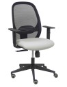 Piqueras y Crespo Silla Cilanco negra malla negra asiento bali gris claro brazo regulable.